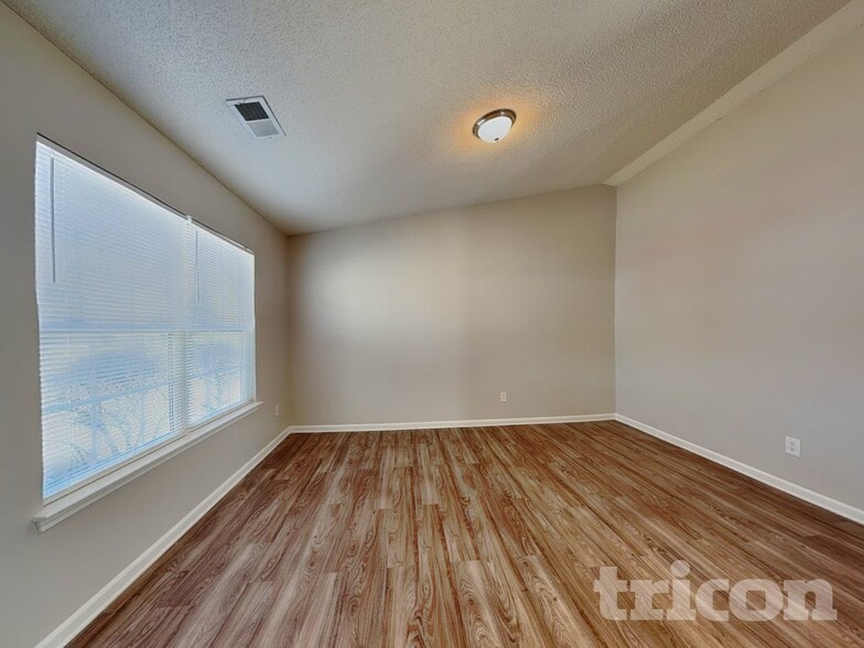 Building Photo - 4932 Aldersbrook Dr