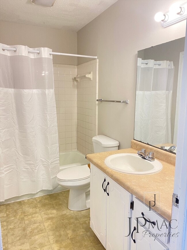 Building Photo - 18 Simmons Ct