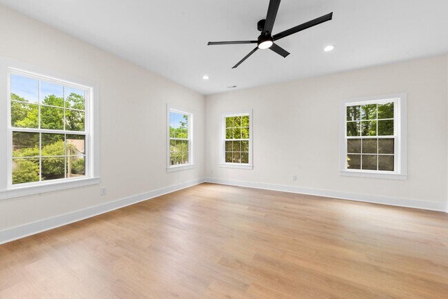 Building Photo - 3420 Tappan Pl