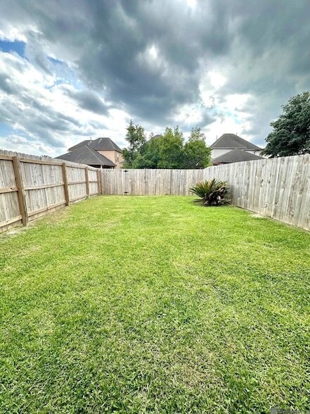 Building Photo - 18163 Pinehurst Dr