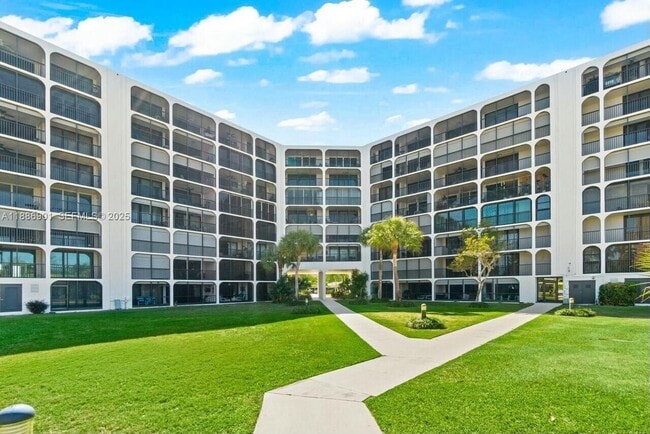 Building Photo - 1627 Riverview Rd