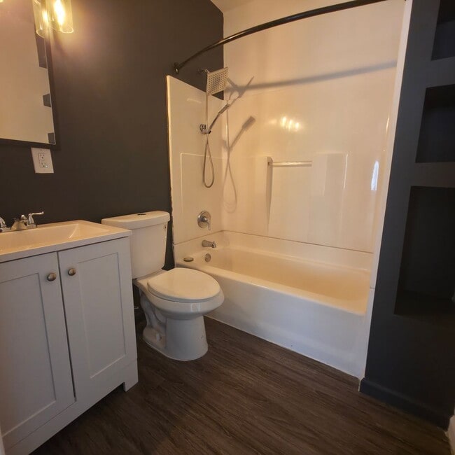 Building Photo - Single Family Home 4  beds 1 bath COMING S...