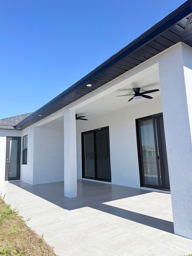 Building Photo - 2504 Vera Ave S