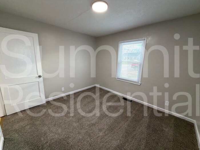 Building Photo - 3005 Linwood Ave