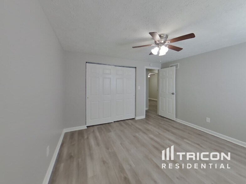Building Photo - 1327 Dogwood Ct