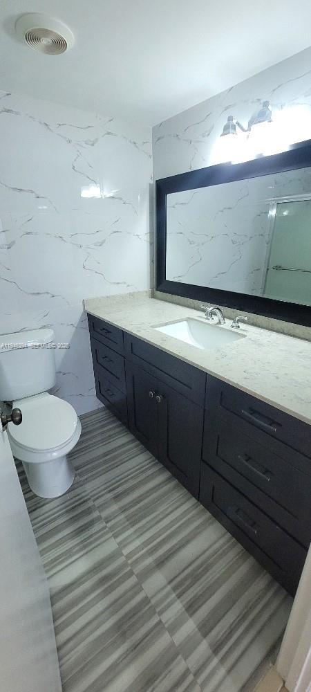 Building Photo - 18061 Biscayne Blvd