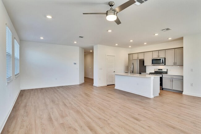 Building Photo - 13920 Lubeck Dr