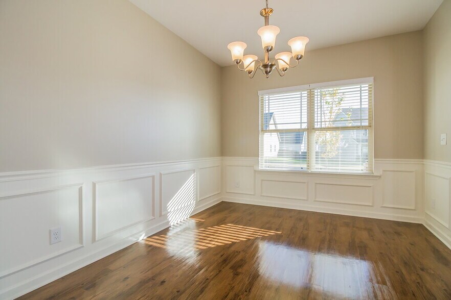 Building Photo - 8005 Lakota Ct