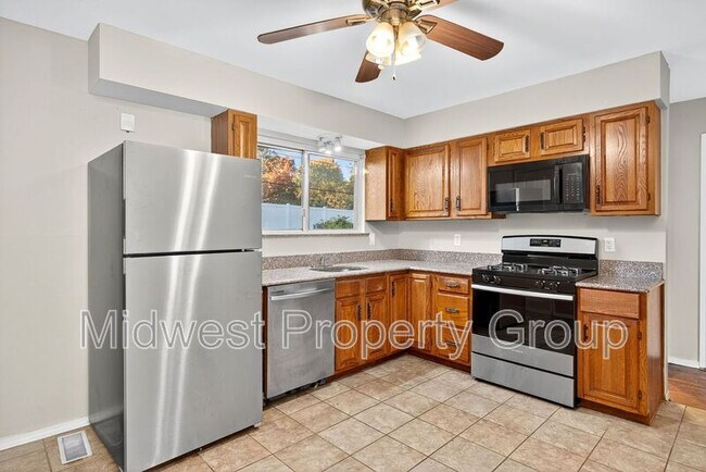 Building Photo - 1225 Night Dr