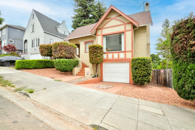 Primary Photo - 733 Grosvenor Pl