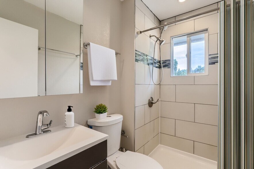 Building Photo - 2340 Folsom St