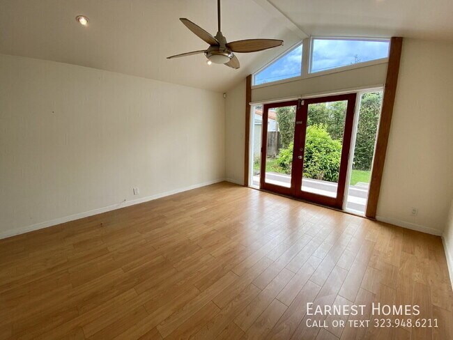 Building Photo - 2577 S Bundy Dr