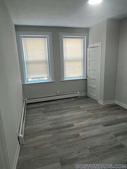 Building Photo - 165 Gove St