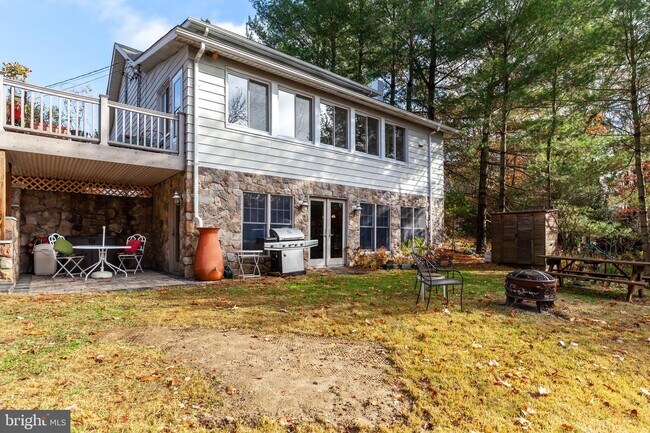 Building Photo - 807 Dividing Rd