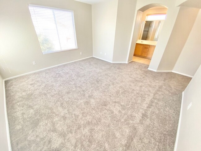 Building Photo - BEAUTIFUL 3 BEDROOMS 2.5 BATHS 2 STORY SINGLE FAMILY HOME WITH 2 CAR GARAGE
