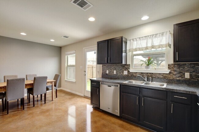 Building Photo - 4616 Inicio Ln