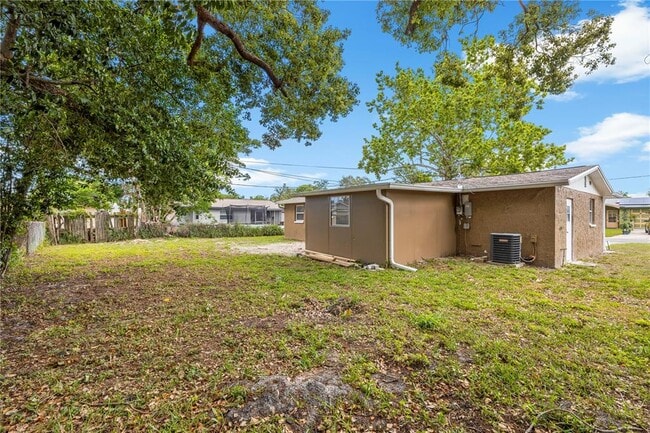 Building Photo - 10803 Hyssop St