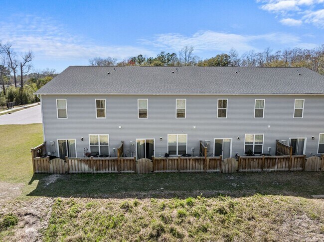 Building Photo - 148 Aspen Rd