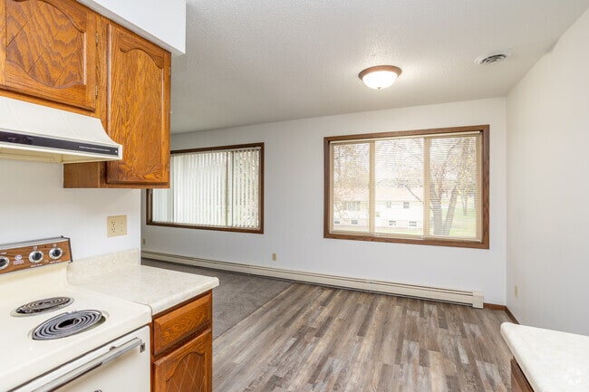 2BR, 1.5BA - 1,163 SF - Kitchen/Dining Room - 3609 S Cathy Ave