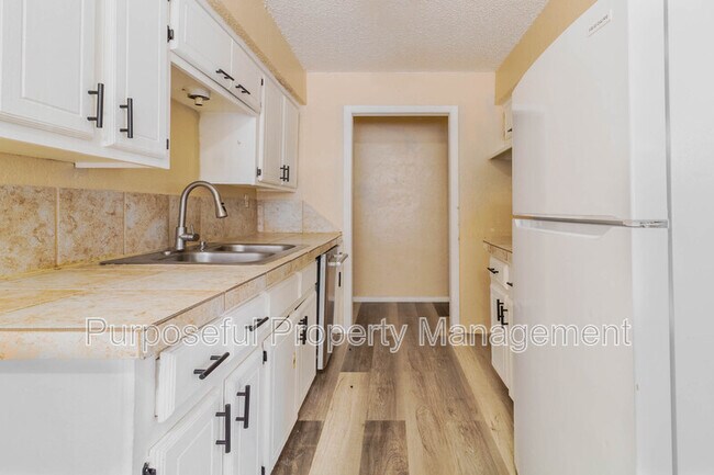 Building Photo - 109 SE 42nd St
