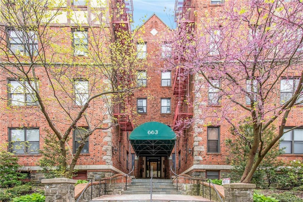 Building Photo - 663 Locust St