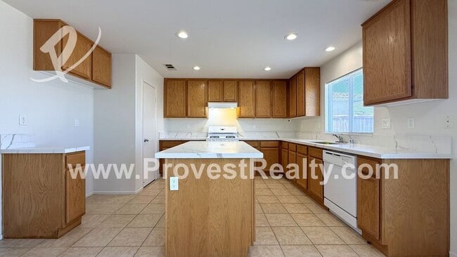 Building Photo - 14158 Verde St