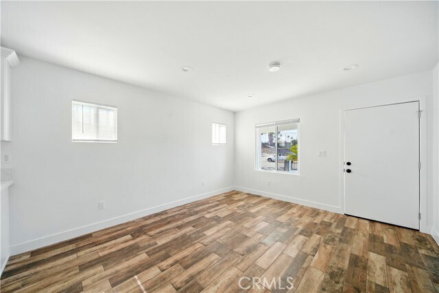 Building Photo - 523 W 78th St
