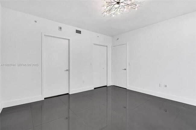 Building Photo - 488 NE 18th St