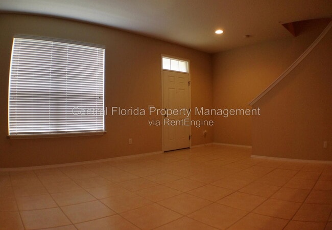 Building Photo - 210 Silverglen Ln