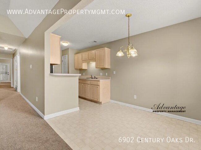 Building Photo - 6902 Century Oaks Dr