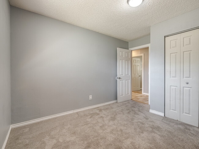 Building Photo - 3900 Hiddleston Cir