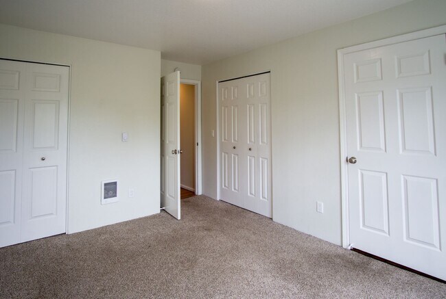 Building Photo - Bright & Spacious 2-Bed/2 Bath with W/D, D...
