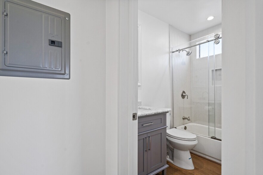 Bathroom - 920 Marine St