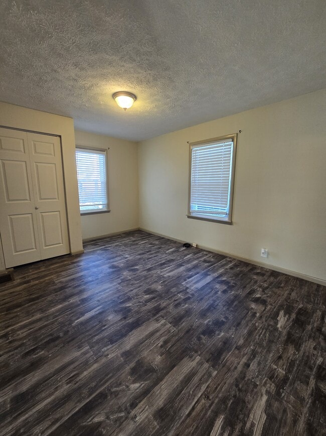 Building Photo - 1512 N Walnut St