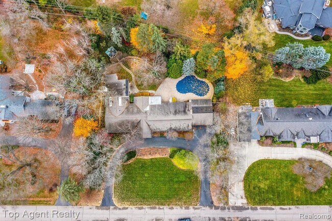 Building Photo - 5760 Snowshoe Cir