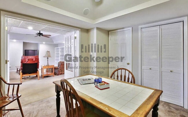 Building Photo - 115 Hidden Lake Dr