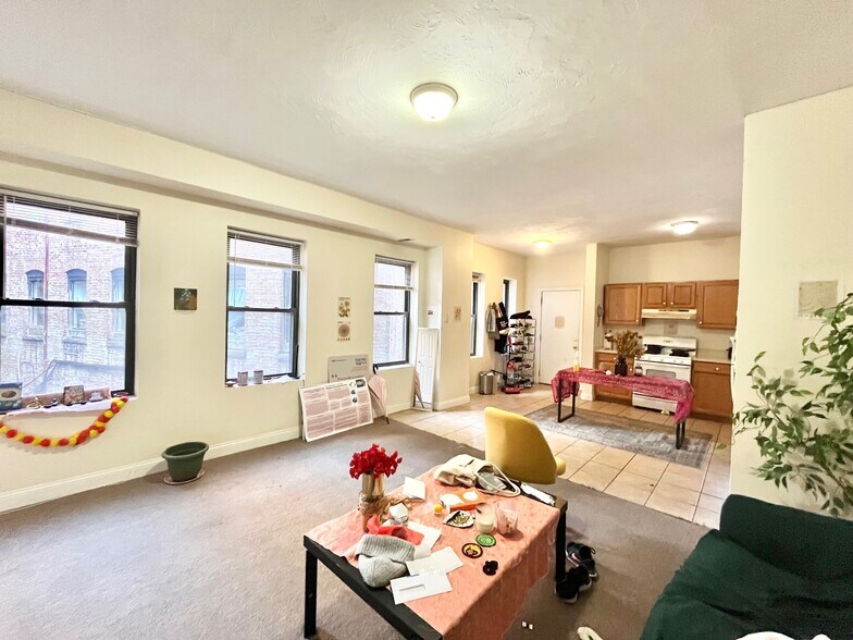 Building Photo - 10 S Huntington Ave