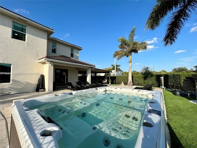 Building Photo - 11 NW 122nd Ave