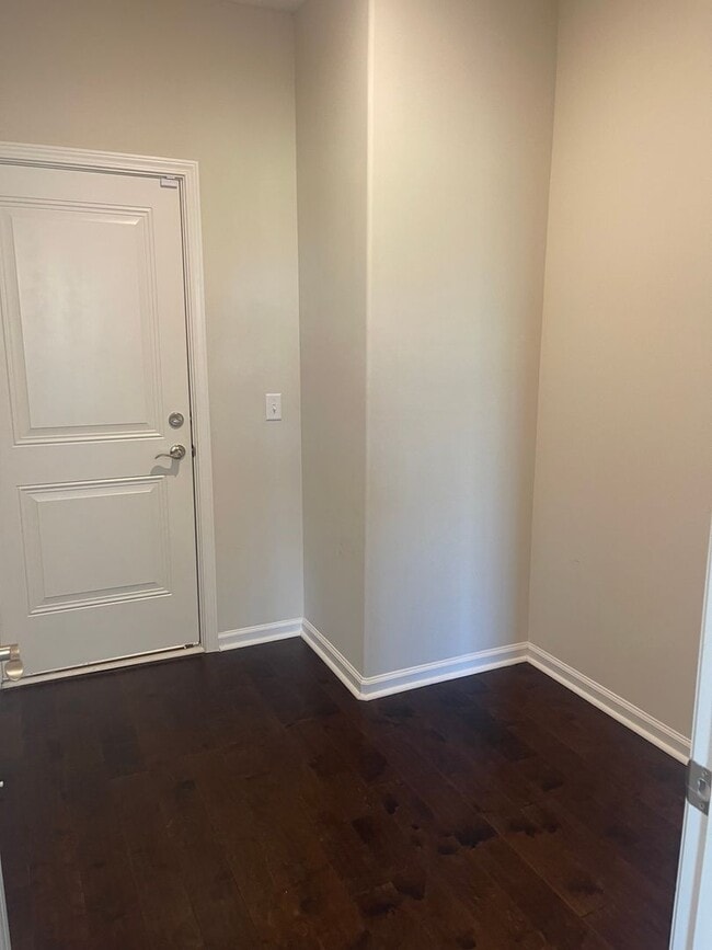 Building Photo - Stunning well kept 4 bed/ 3 bath home!