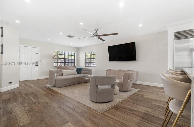 Building Photo - 9161 Vineyard Lake Dr