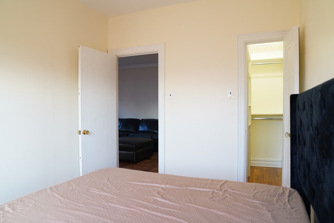 Building Photo - 1060 Rhinelander Ave