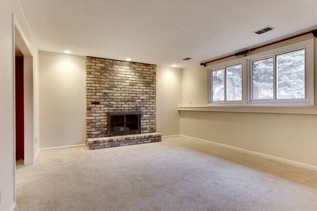 Building Photo - 163 Upper Lea Ln
