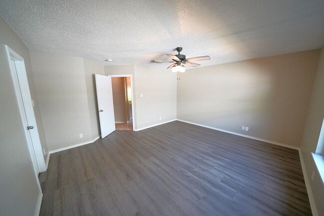 Building Photo - Wonderful Home in the Quiet Kingswood Heights Subdivision - Realtor Commission: $500