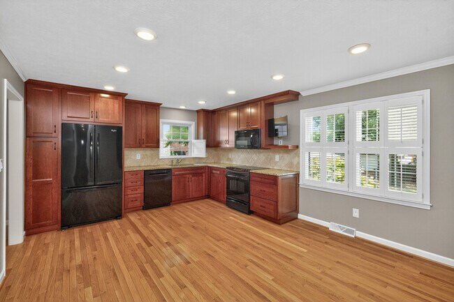 Building Photo - 433 Potomac Dr