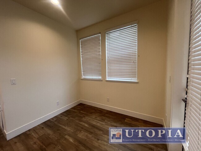 Building Photo - 105 Jacobs Ln