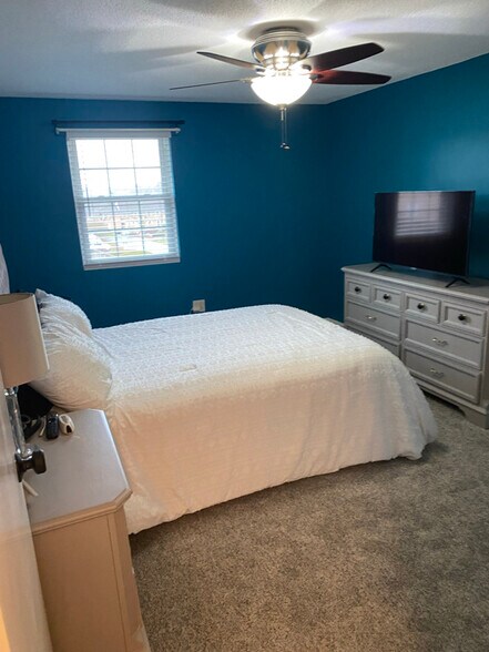 Building Photo - 105 Elmwood Dr