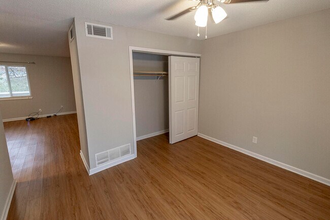 Building Photo - 105 N Garth Ave