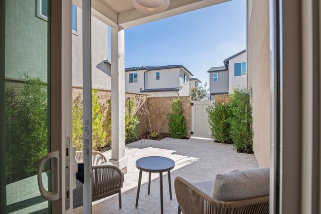 Building Photo - Beautiful 5bed/4bath for Rent Home at Great Park