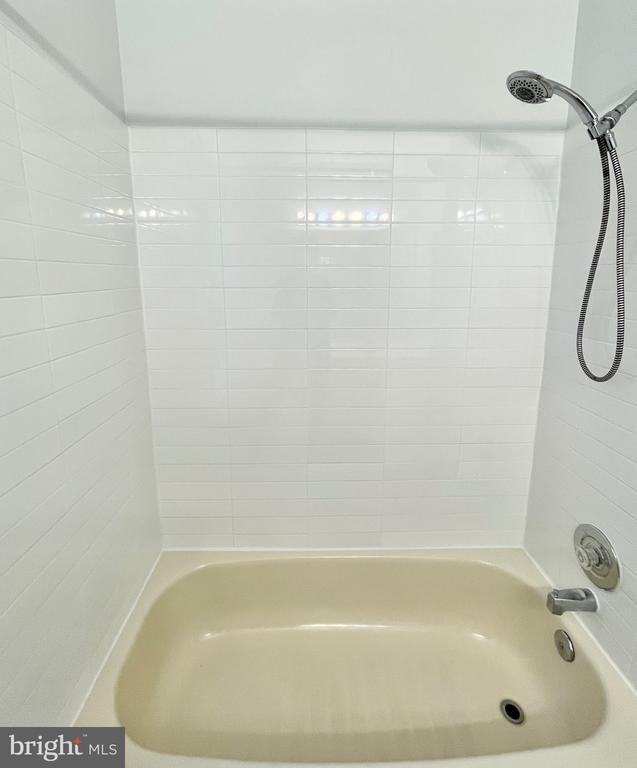 Building Photo - 1208 W Abingdon Dr