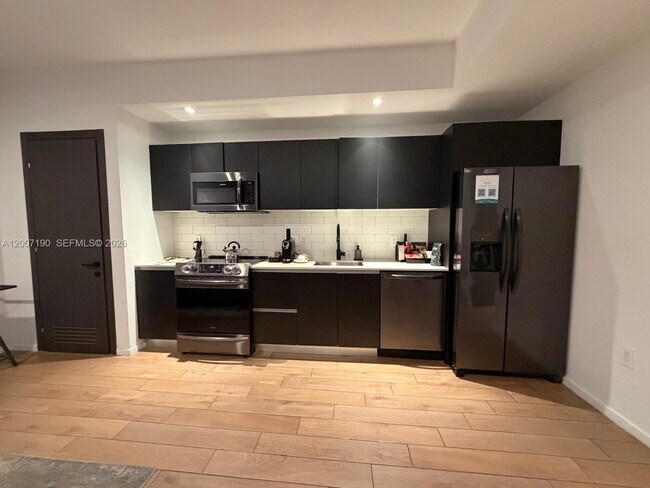 Building Photo - 398 NE 5th St